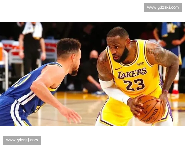 回顾NBA经典对决精彩瞬间：从詹姆斯到库里无数传奇时刻的录像回放