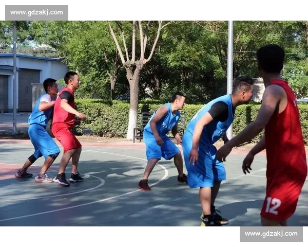 从开球到终场哨响全场篮球比赛节奏与胜负全景解析战术博弈与球员表现