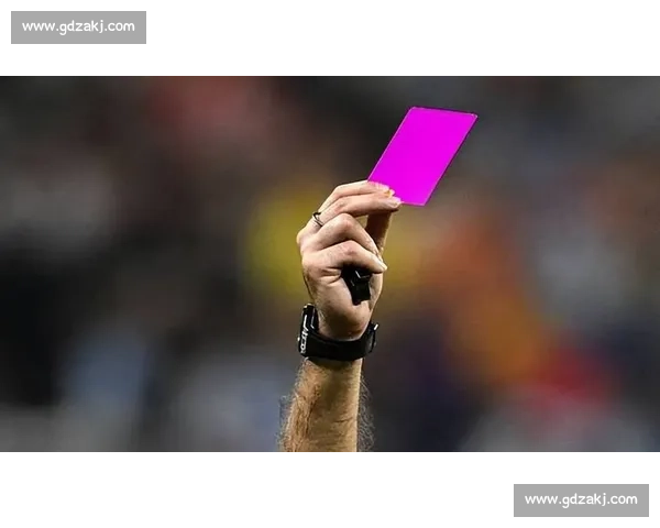 足球比赛中红黄牌的含义判罚规则与影响解析及其对比赛结果的作用 - 副本 - 副本 - 副本 (3)